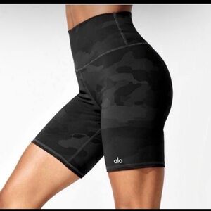 ALO Yoga Women's Dark Camo Bike Shorts